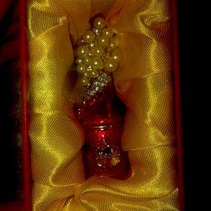 Antique ring holder